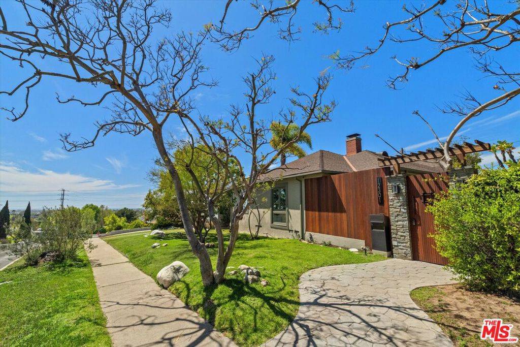 Los Angeles, CA 90066,12301 Stanwood DR
