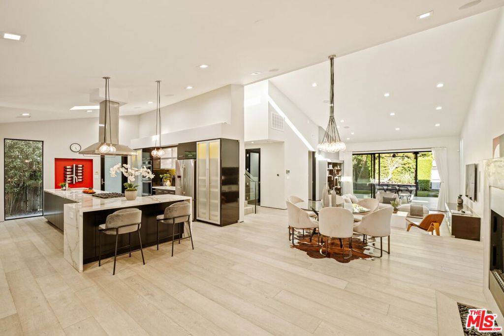 Sherman Oaks, CA 91401,5248 Sylmar AVE