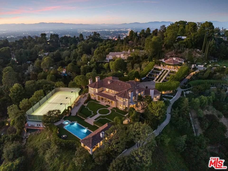Los Angeles, CA 90077,2911 Antelo View DR