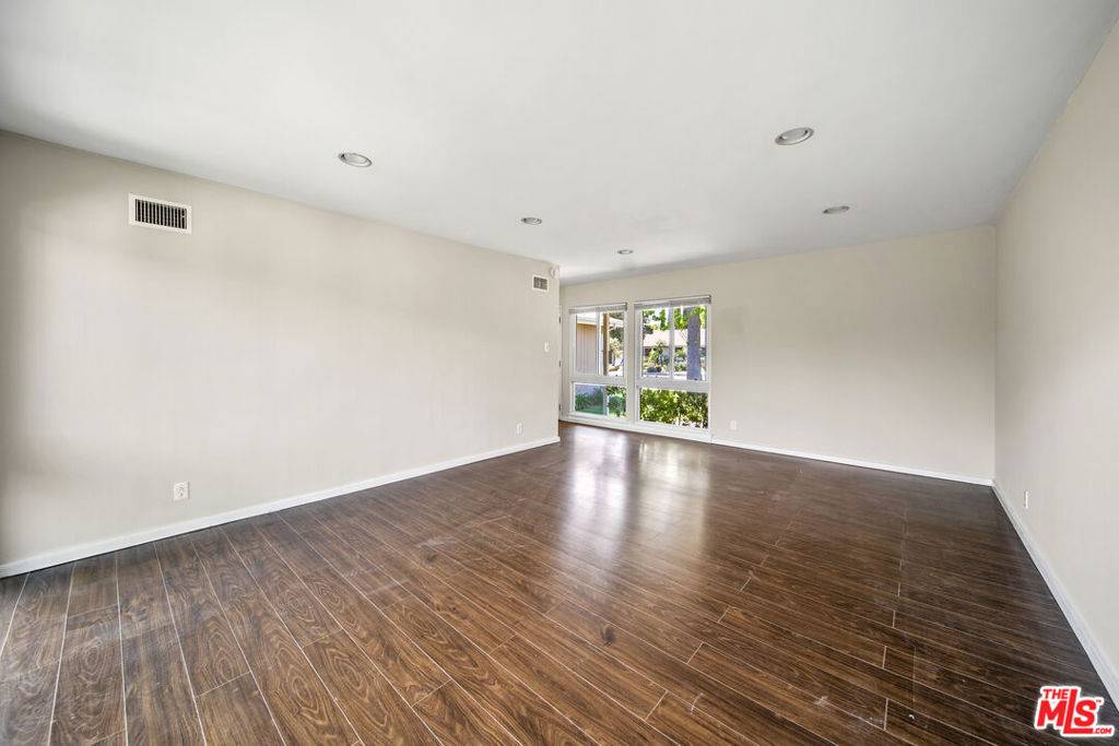 Woodland Hills, CA 91303,6730 Nevada AVE