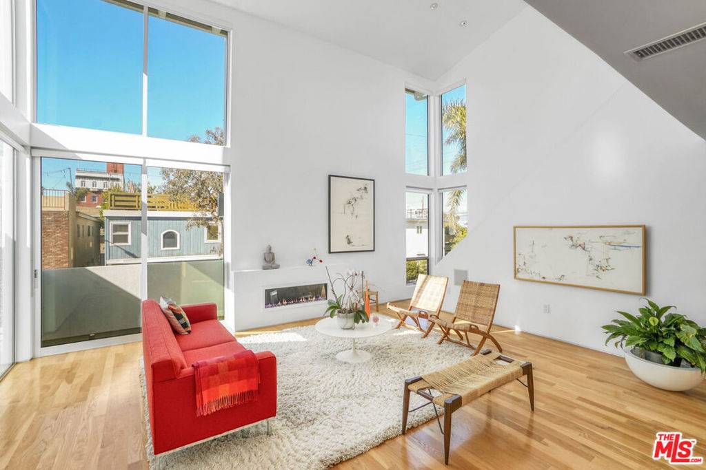 Venice, CA 90291,34 S Venice BLVD #2