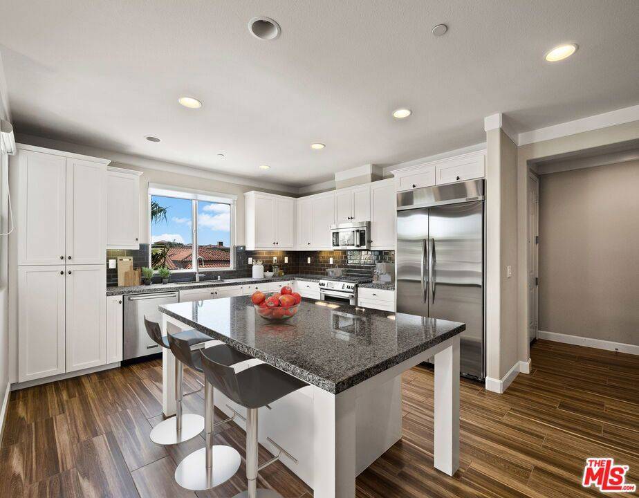 Playa Vista, CA 90094,12887 Runway #5