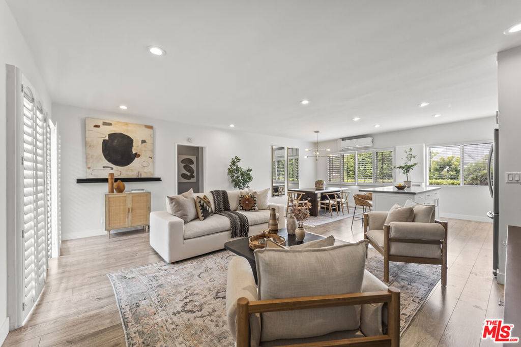 West Hollywood, CA 90046,1233 N Laurel AVE #209