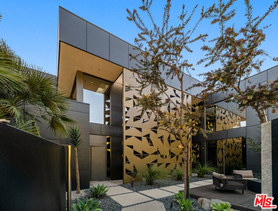 Beverly Hills, CA 90210,2341 Gloaming WAY