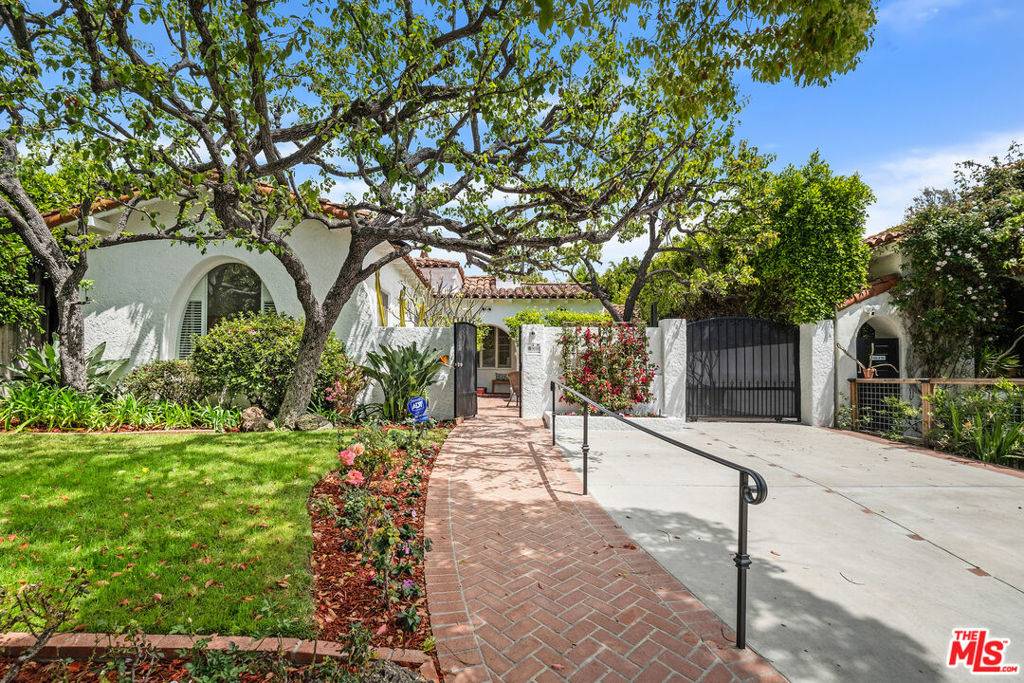 Los Angeles, CA 90024,1348 Warner AVE