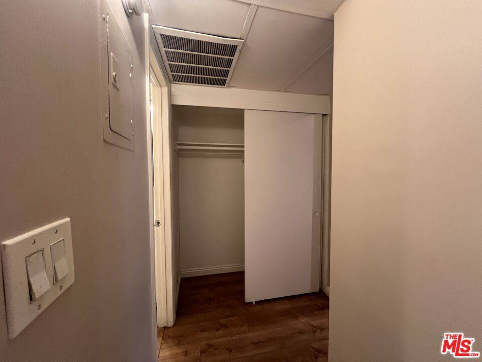 Tarzana, CA 91356,18645 Hatteras ST #110