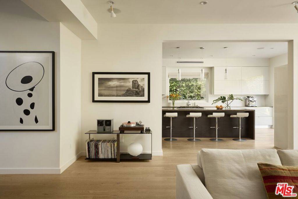 Los Angeles, CA 90048,6661 Drexel AVE