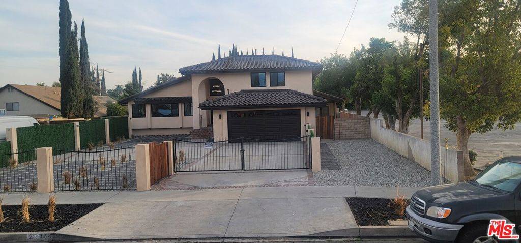 Winnetka, CA 91306,20454 W Strathern ST
