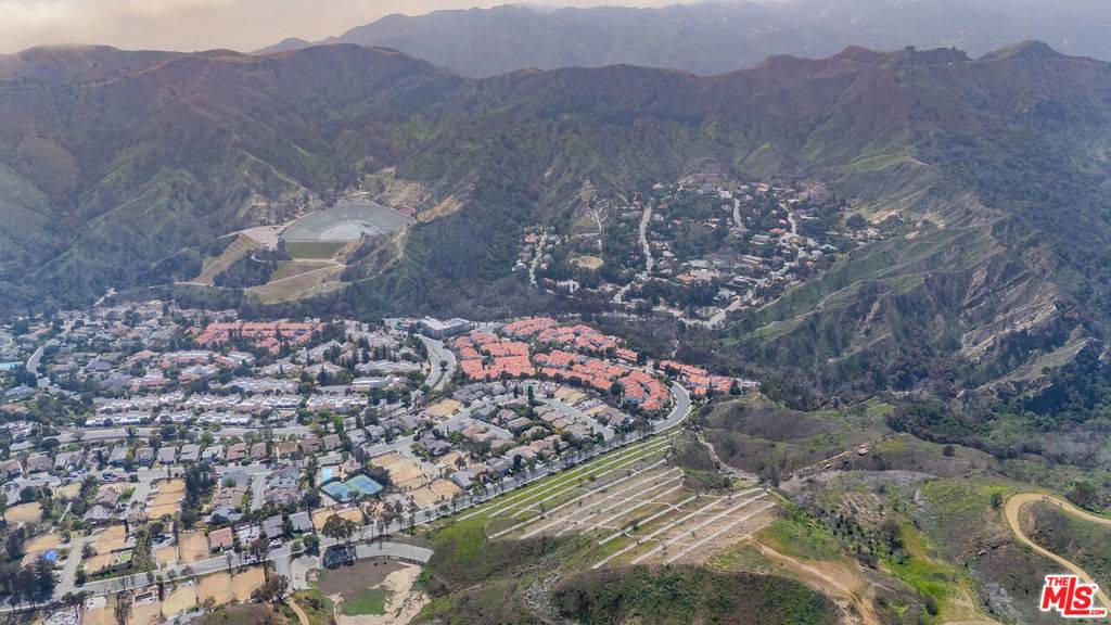 Pacific Palisades, CA 90272,0 Michael Lane