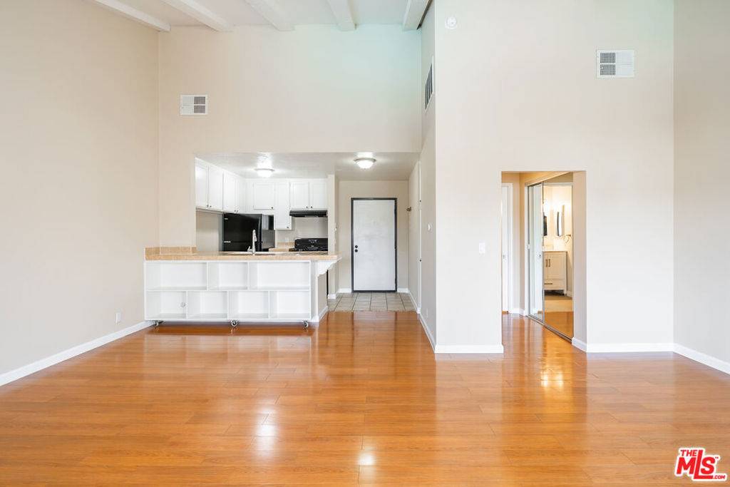 Valley Village, CA 91607,4633 Ben AVE #3