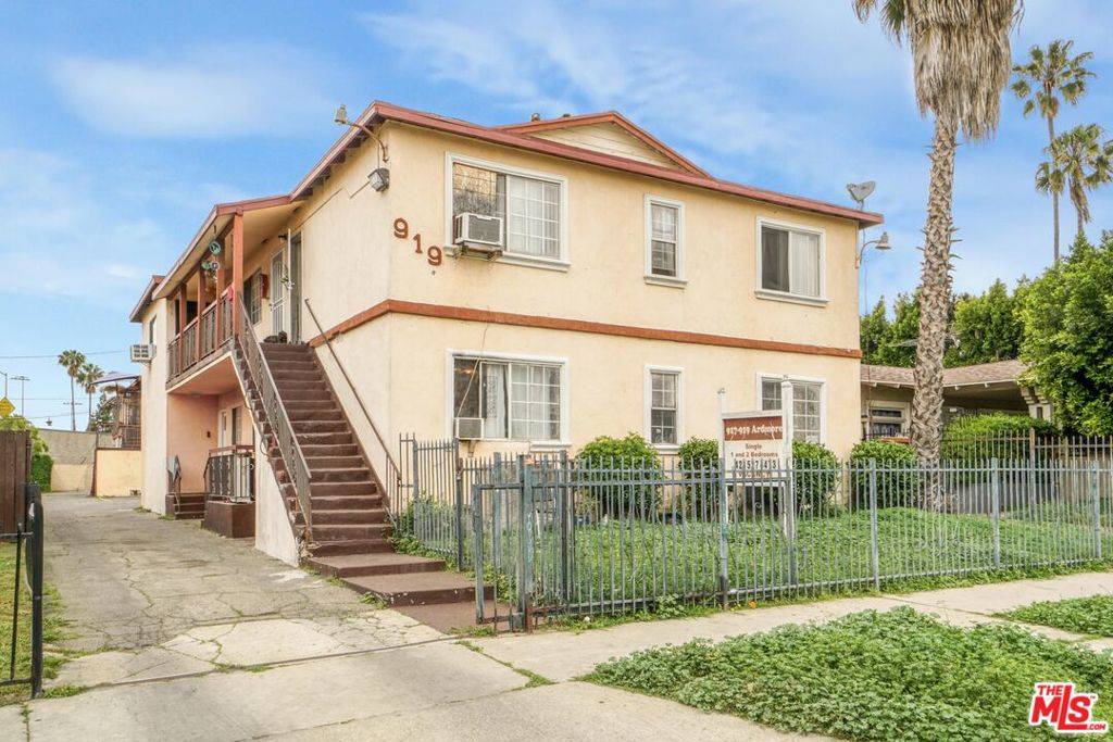 Los Angeles, CA 90029,917 N Ardmore AVE