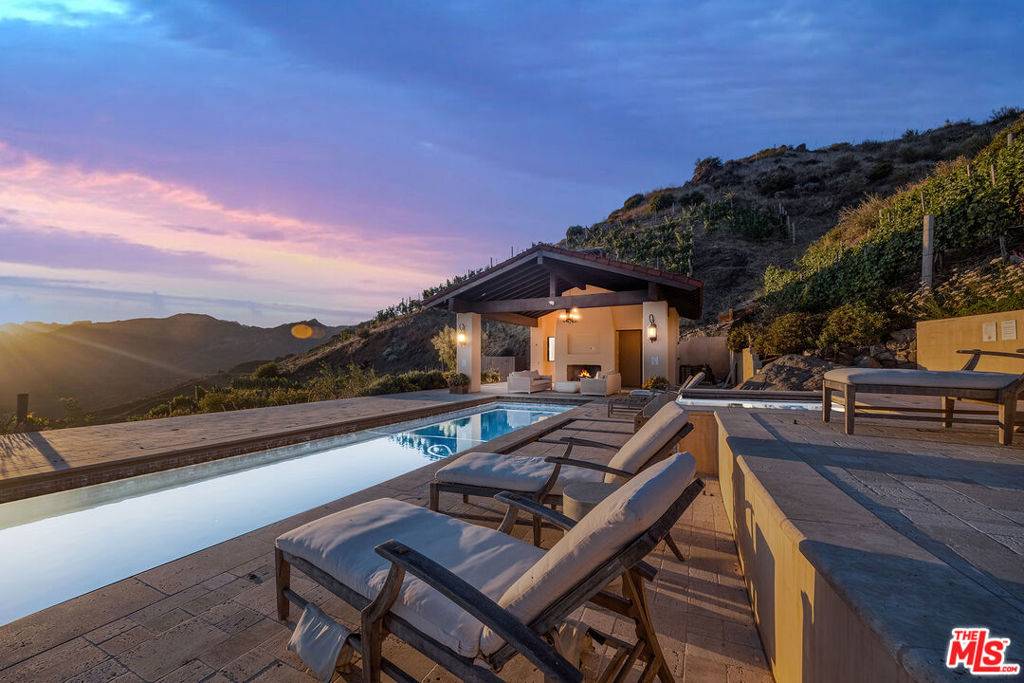 Malibu, CA 90265,33330 Hassted DR
