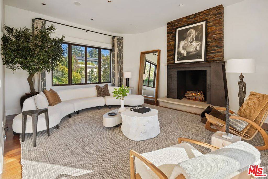 Pacific Palisades, CA 90272,1535 Umeo RD