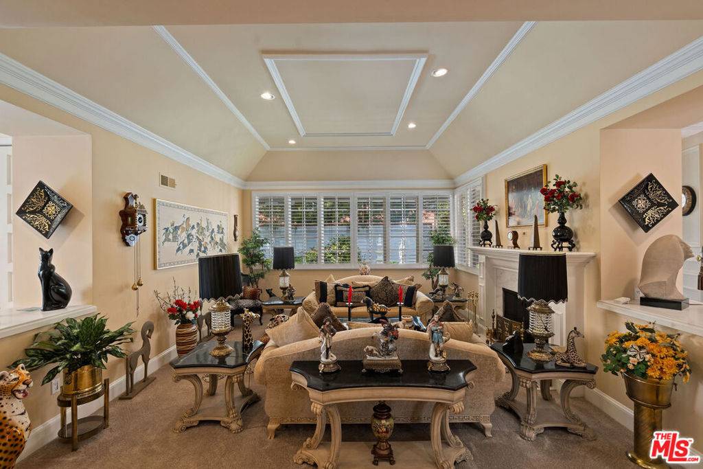 Los Angeles, CA 90049,2115 Stoney Hill RD
