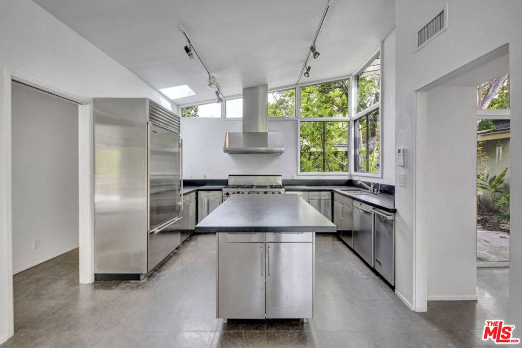 Malibu, CA 90265,30611 LAS ESTRELLAS DR