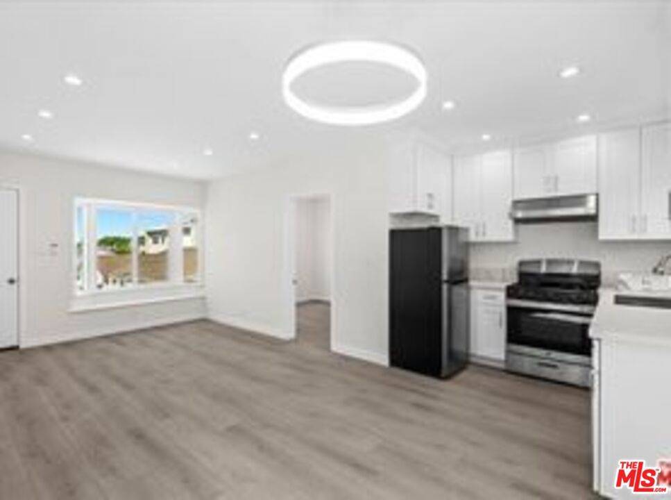 Santa Monica, CA 90403,3223 Wilshire BLVD #204