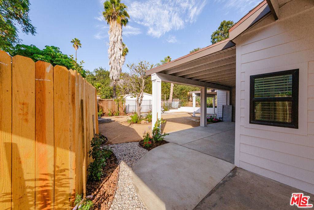 Thousand Oaks, CA 91360,624 PAIGE LN #B