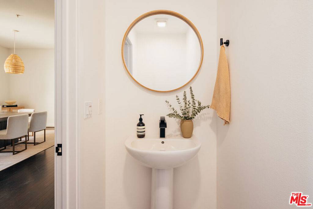 Studio City, CA 91604,4644 Coldwater Canyon AVE #401