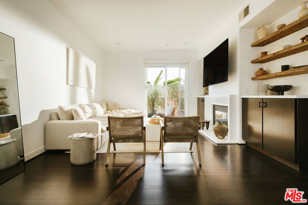 Studio City, CA 91604,4644 Coldwater Canyon AVE #401
