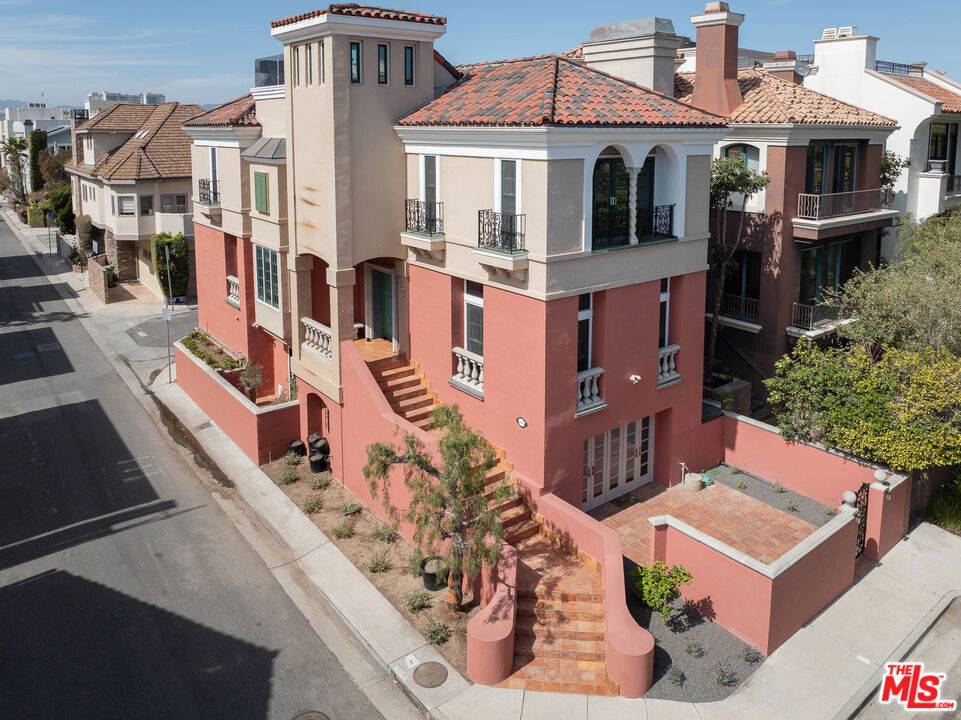 Marina Del Rey, CA 90292,4818 Roma CT
