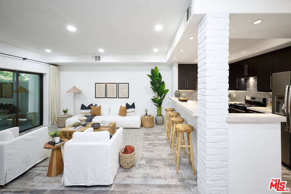 Santa Monica, CA 90404,2121 Virginia AVE #106