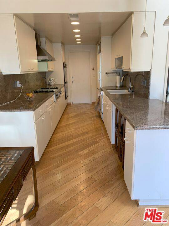 Pacific Palisades, CA 90272,1629 Michael LN