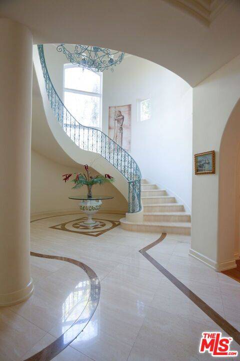 Los Angeles, CA 90077,2317 Weybridge LN