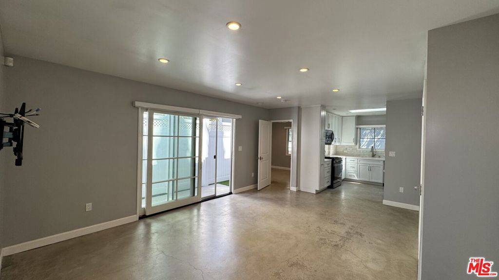 Los Angeles, CA 90035,1820 1/2 S Wooster ST