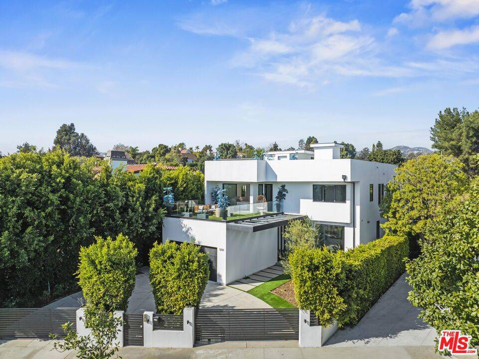 Los Angeles, CA 90049,12125 W Sunset BLVD
