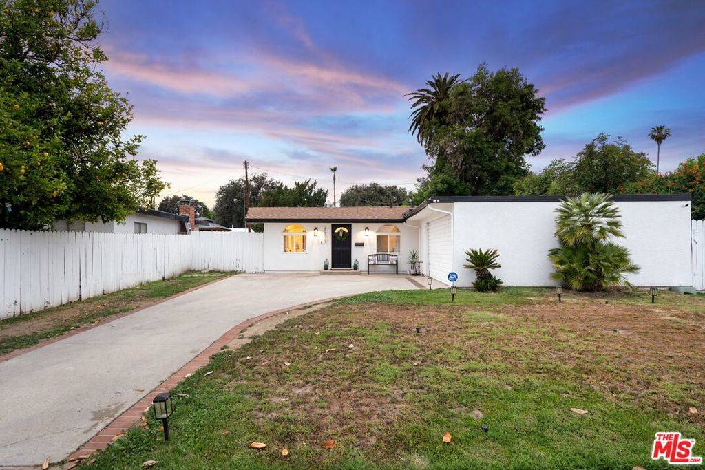 Winnetka, CA 91306,20533 Archwood ST