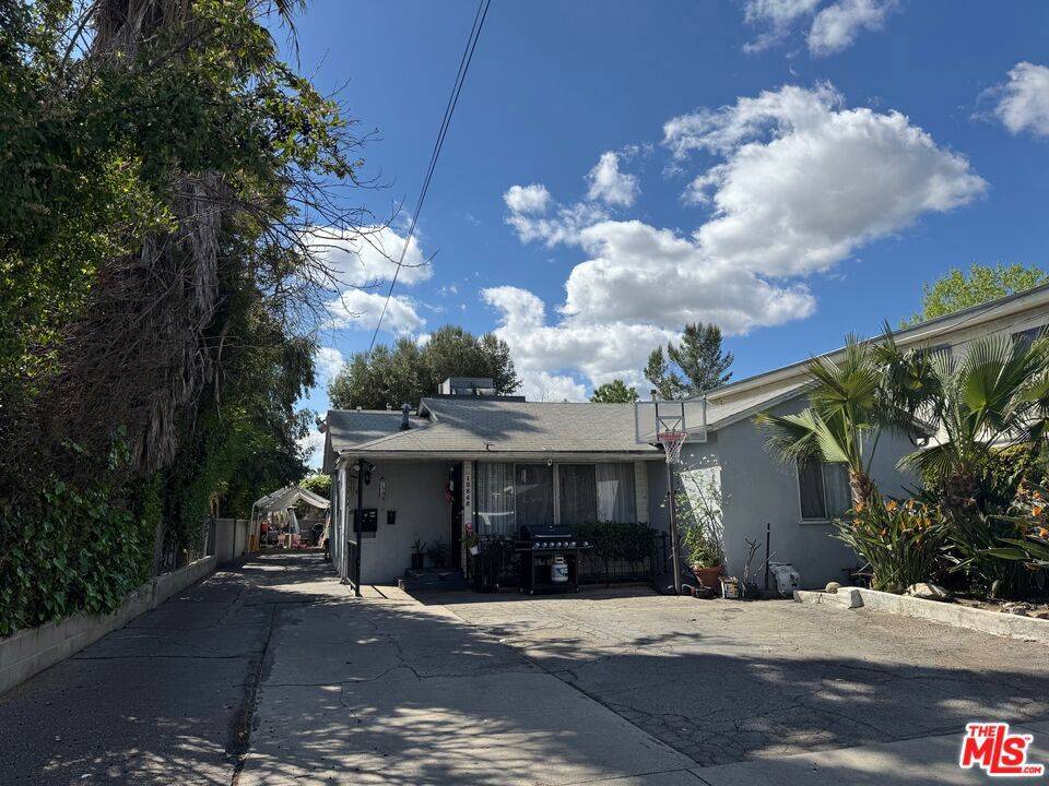 Van Nuys, CA 91401,13846 Bessemer ST