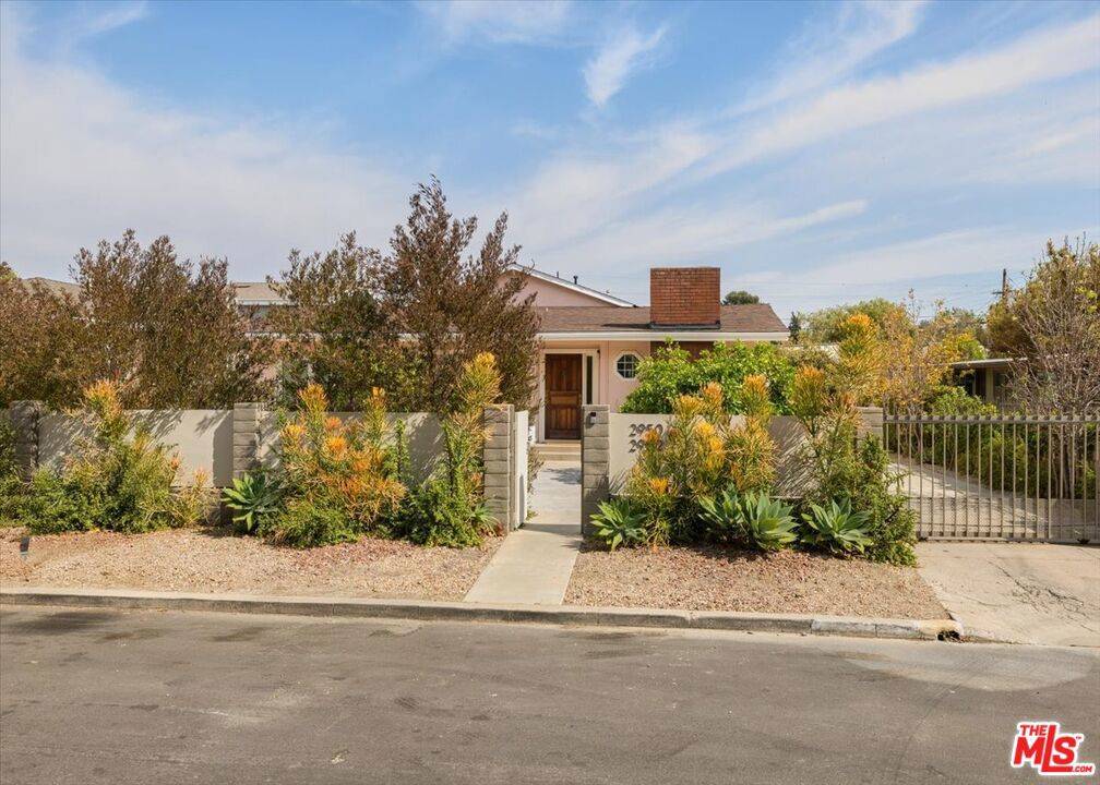 Los Angeles, CA 90039,2950 Finch ST