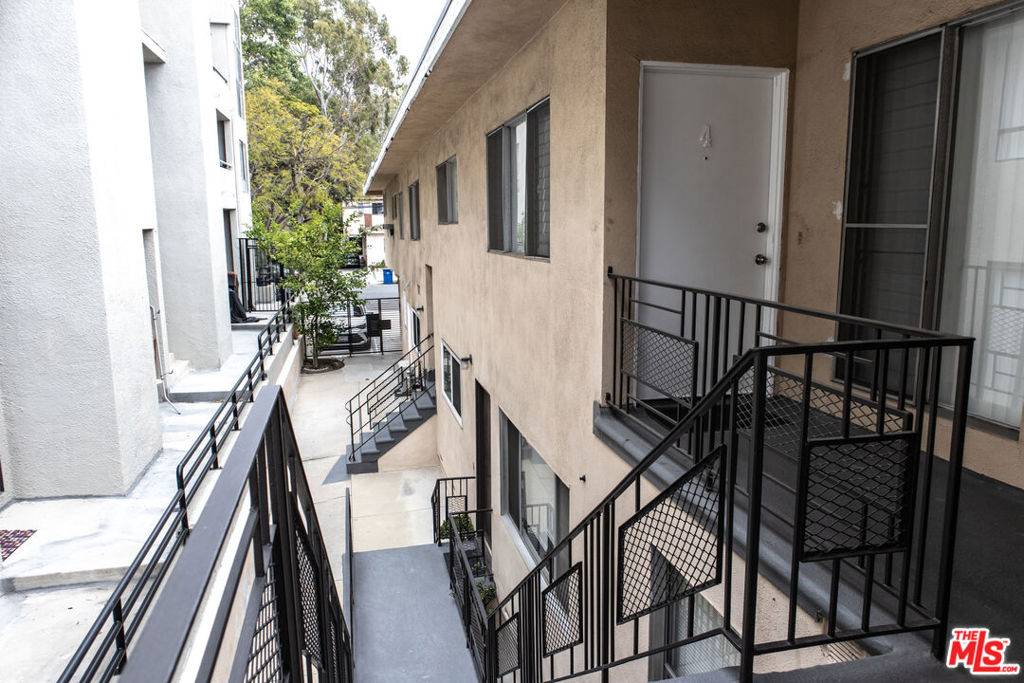 Los Angeles, CA 90025,1449 Butler AVE #5