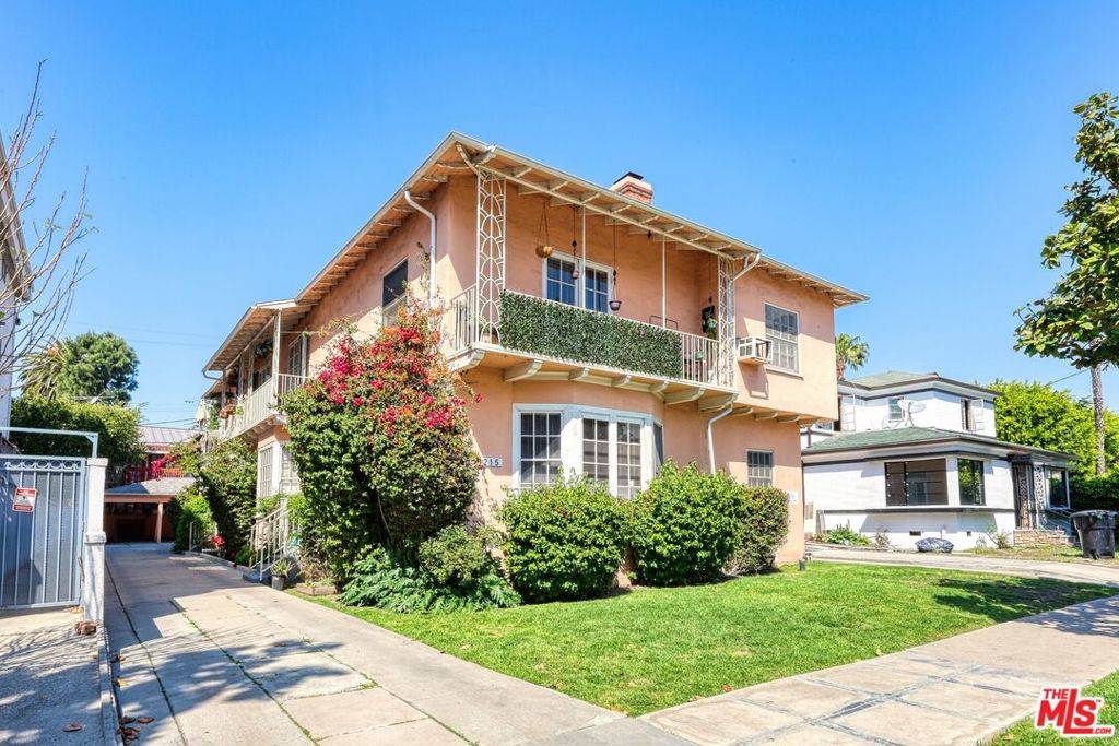 Beverly Hills, CA 90211,215 S Gale DR