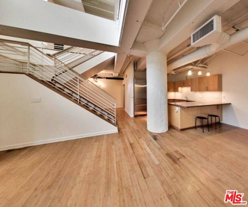 Los Angeles, CA 90015,330 W 11th ST #107