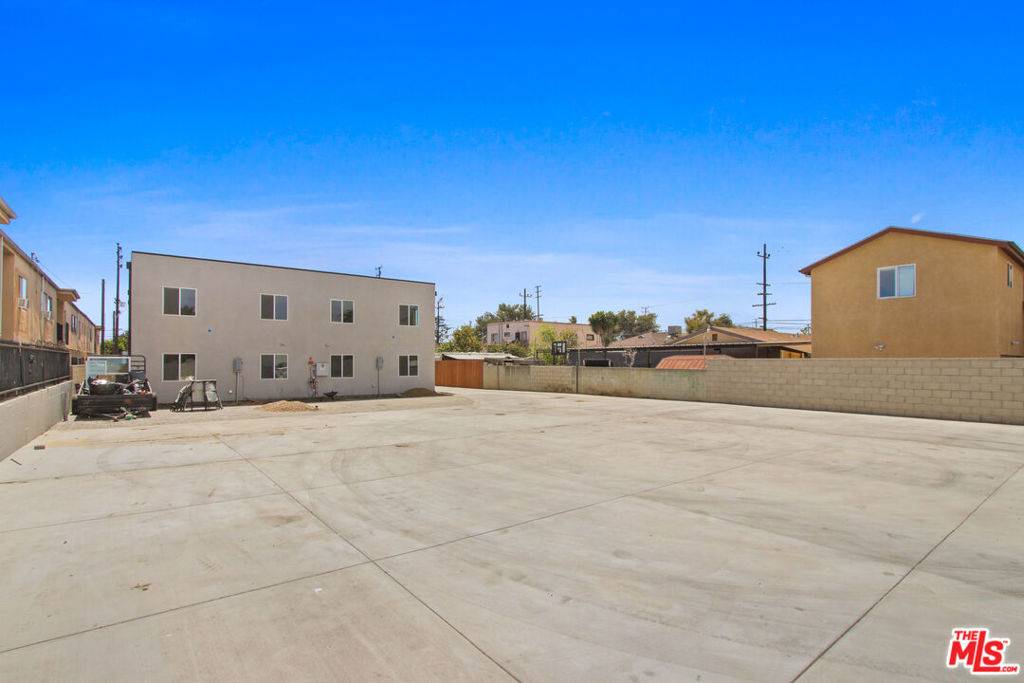 Los Angeles, CA 90044,649 1/2 W 92nd ST