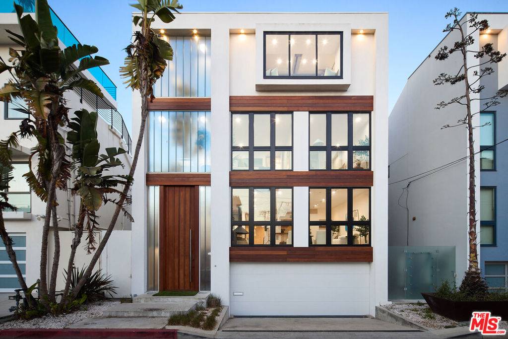 Marina Del Rey, CA 90292,5106 Pacific AVE