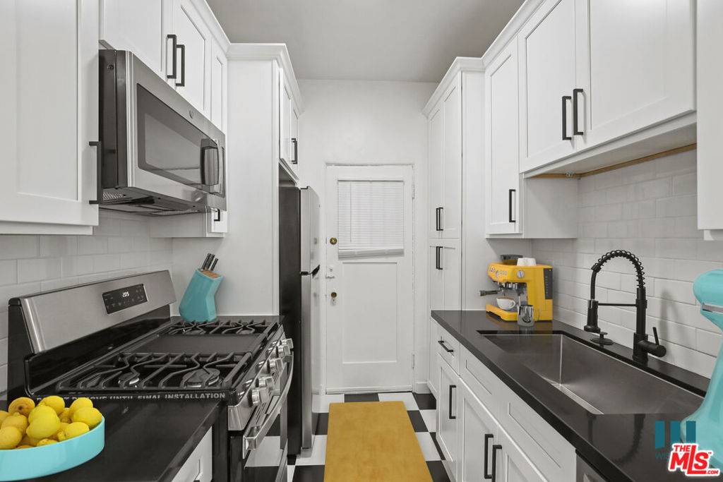 Los Angeles, CA 90048,8433 Blackburn AVE #37-b
