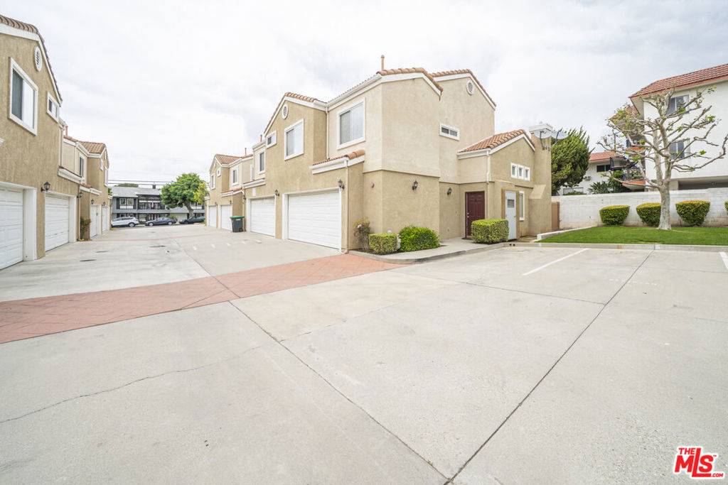 La Habra, CA 90631,922 N Walnut ST #8