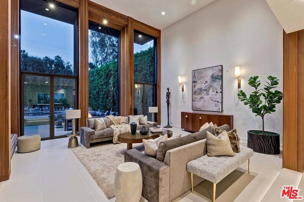 Beverly Hills, CA 90210,604 N Alpine DR