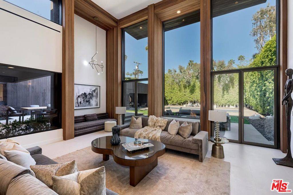 Beverly Hills, CA 90210,604 N Alpine DR