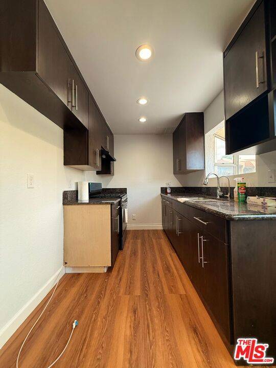 Van Nuys, CA 91405,7439 Woodman AVE #5