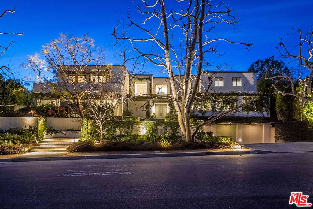 Pacific Palisades, CA 90272,551 Amalfi DR
