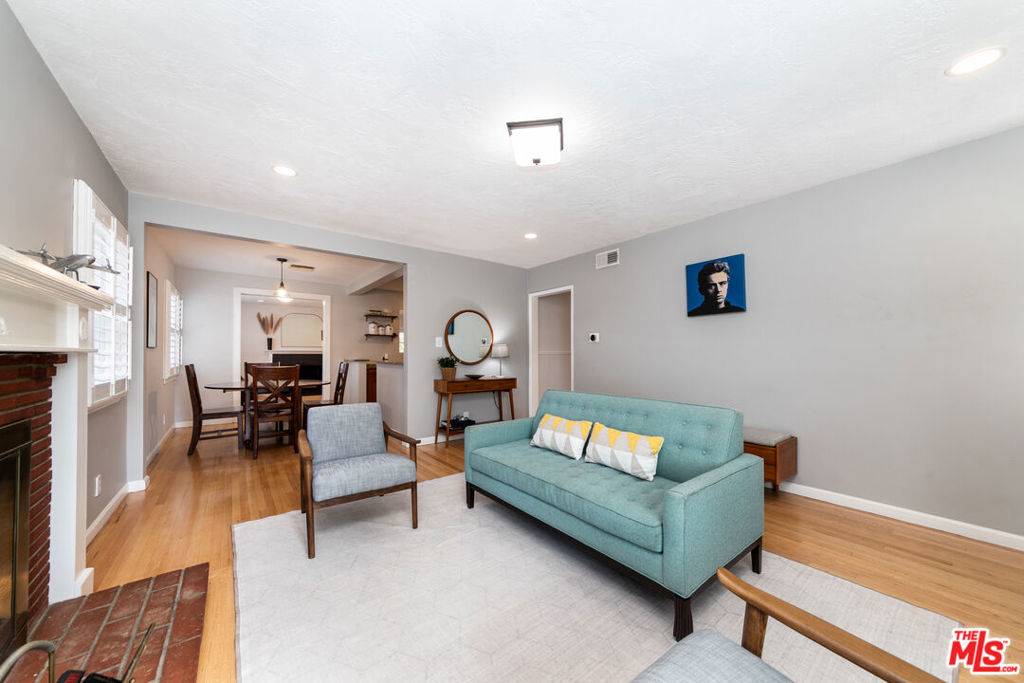 Woodland Hills, CA 91364,22021 De La Osa ST
