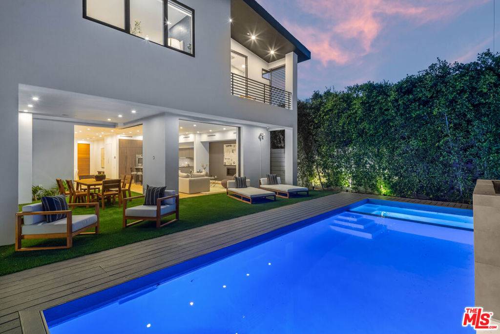West Hollywood, CA 90048,374 Huntley DR