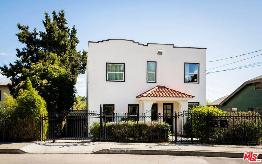 Los Angeles, CA 90065,242 Isabel ST