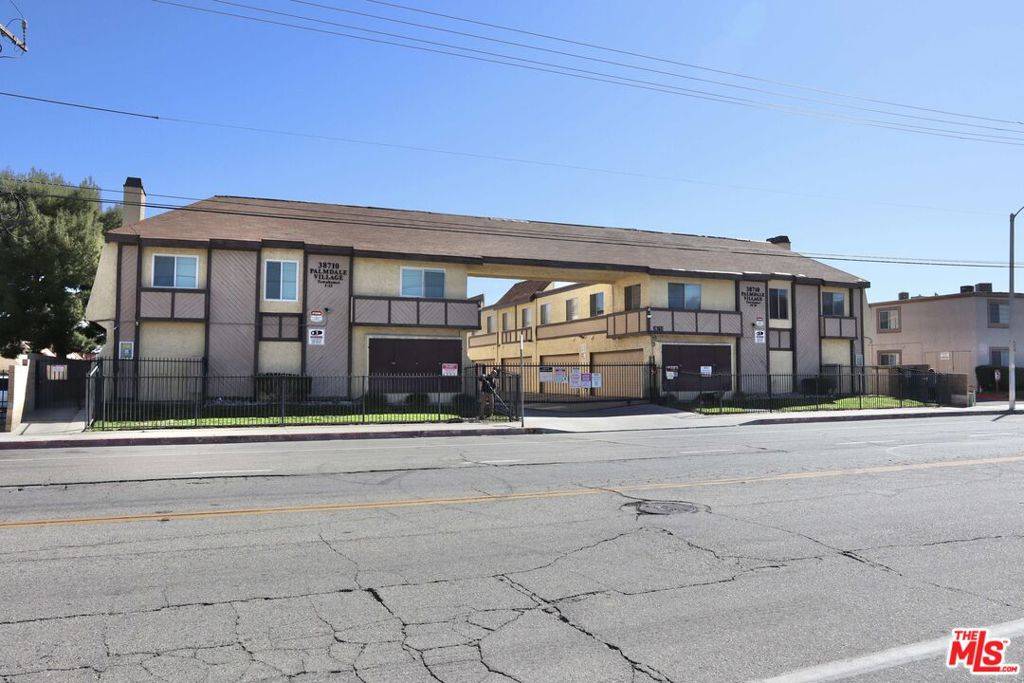 Palmdale, CA 93550,38710 10th ST #12