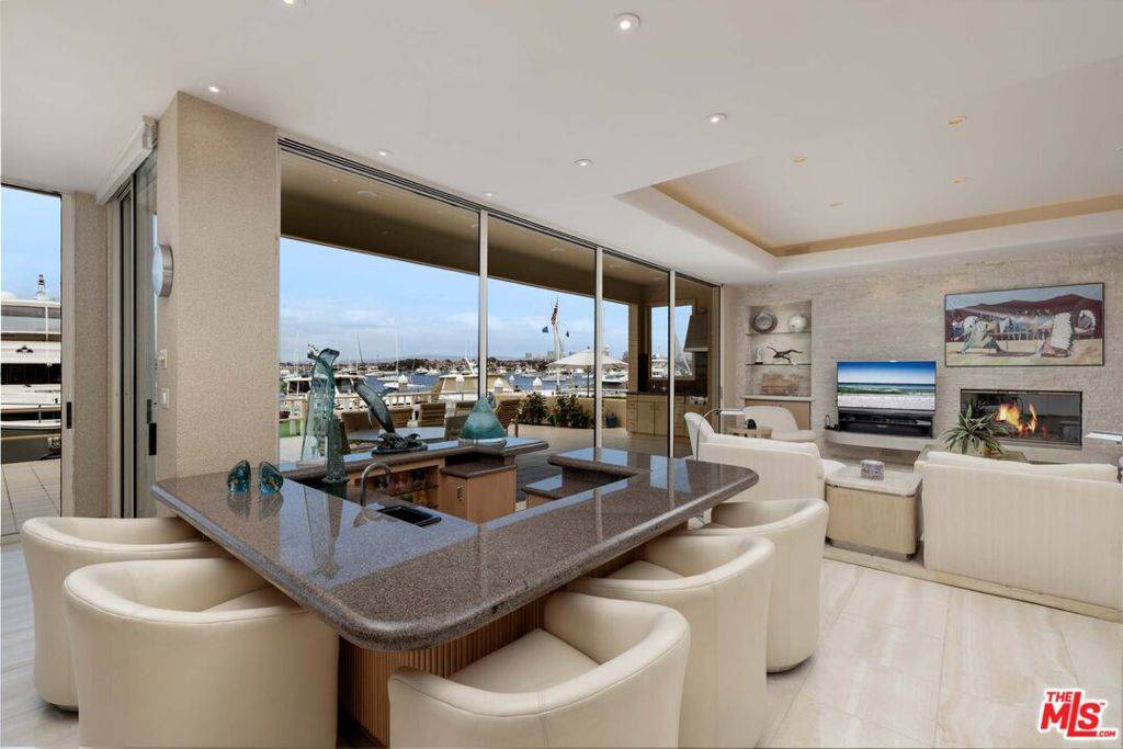 Newport Beach, CA 92661,812 W Bay AVE