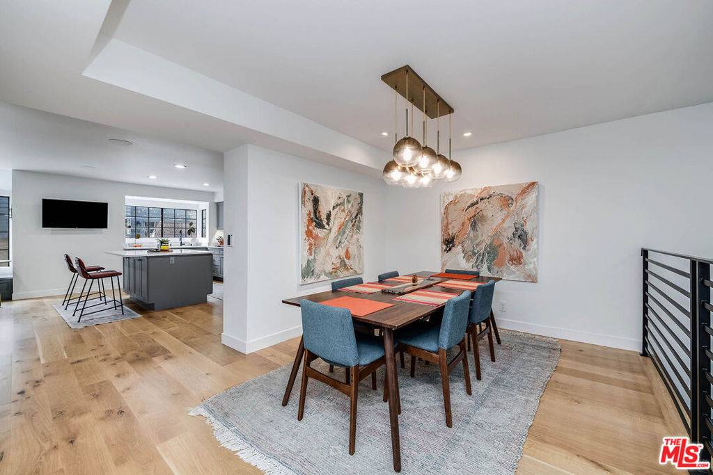 Woodland Hills, CA 91367,5731 Topanga Canyon BLVD #3