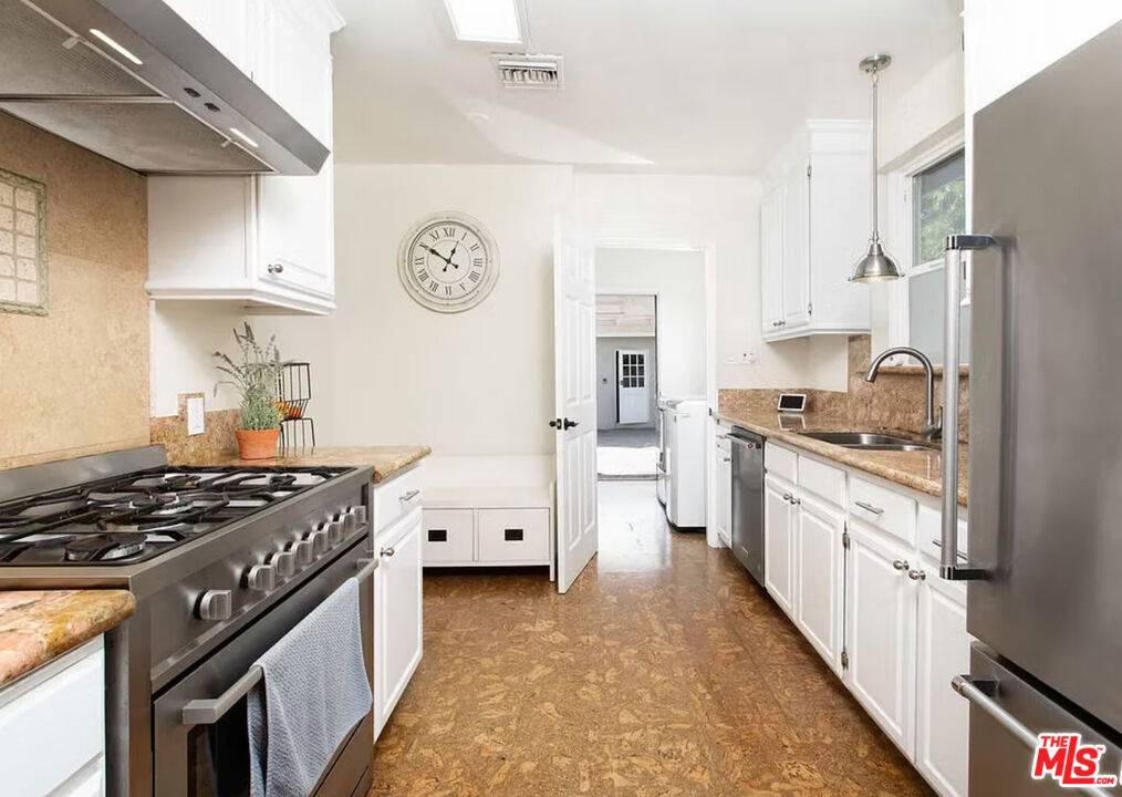 Santa Monica, CA 90403,1030 Chelsea AVE